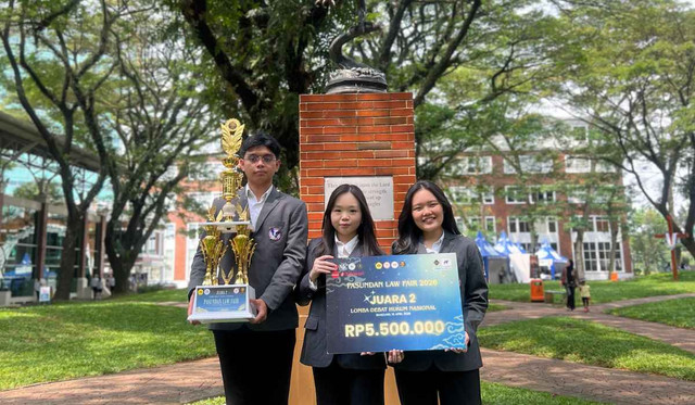 Lomba Debat Hukum Nasional Pasundan Law Fair 2026 yang diselenggarakan oleh Universitas Pasundan pada 15 April 2026. Dalam ajang tersebut, tim delegasi Fakultas Hukum Universitas Pelita Harapan (FH UPH) yang terdiri dari Abigail Angeline Yap selaku Ketua Delegasi dan Christy Abigail Tjahyadi dari angkatan 2023, serta Winston Oswald Atkinson Gulo dari angkatan 2025, berhasil meraih Juara II.