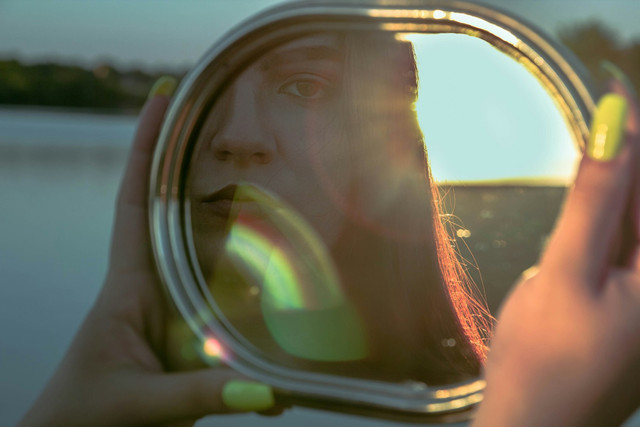 Ilustrasi body dysmorphia. Foto Unsplash.