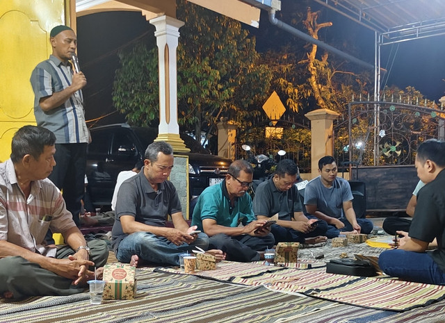 Pertemuan rutin warga RT di desa Penaruban Purbalingga. Foto: Dokumentasi pribadi