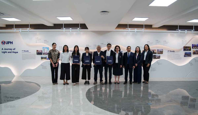 Universitas Pelita Harapan (UPH) meresmikan UPH Historical Wall of Fame: A Journey of Light and Hope pada Kamis, 7 Mei 2026, di Lobby Gedung B Lantai 1 Kampus Utama UPH, Lippo Village. Peresmian ini menjadi bagian dari upaya UPH mendokumentasikan sekaligus mengingat kembali perjalanan universitas sejak berdiri pada tahun 1994 hingga saat ini.