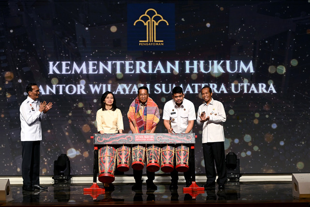 Gubernur Sumatera Utara Bobby Nasution bersama Menteri Hukum Supratman Andi Agtas meresmikan 6110 Pos Bantuan Hukum (Posbankum) Sumut, di Aula Raja Inal Siregar lantai 2 Kantor Gubernur Sumut Jalan Diponegoro 30, Medan, Rabu (10/6/2026). Foto: Dok. Diskominfo Sumut