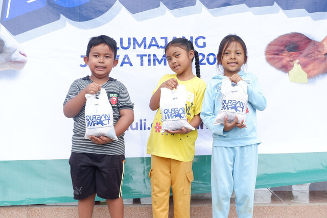Kebahagiaan Anak-anak Bumi Semeru Damai saat ikut Qurban Festival DT Peduli (Sumber: DT Peduli)