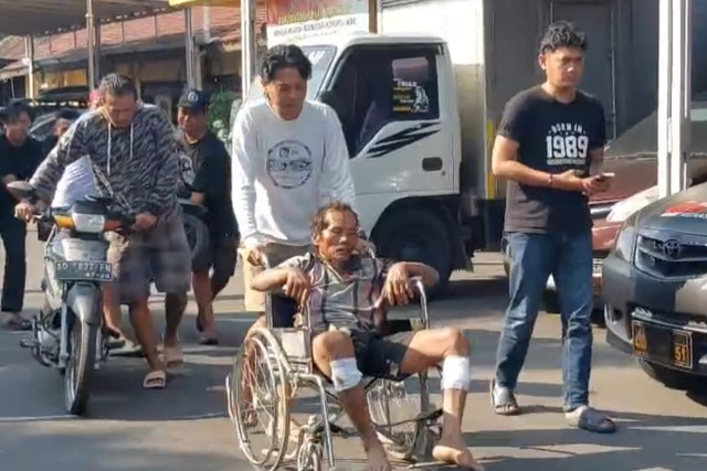 Polisi menunjukkan Suparman, tersangka pembunuhan siswi SD di Polres Sragen, Kamis (11/6/2026). Foto: kumparan