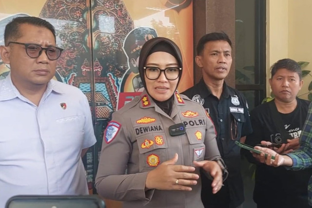 Kapolres Sragen AKBP Dewiana Syamsu Indiyasari memberikan keterangan pers penangkapan pembunuhan siswi SD di Polres Sragen, Kamis (11/6/2026). Foto: kumparan