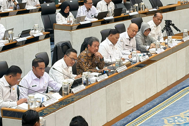 Menteri KP Sakti Wahyo Trenggono dalam Rapat Kerja bersama Komisi IV di Kompleks Parlemen, Jakarta Selatan, Kamis (11/6/2026). Foto: Najma Ramadhanya/kumparan