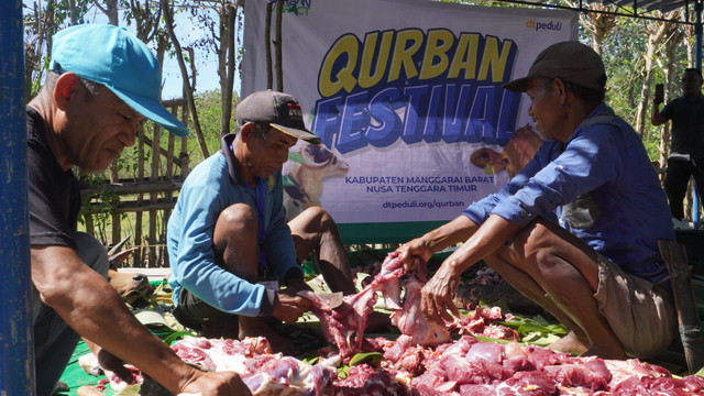 Kebersamaan dan Toleransi Tinggi Hadir di Qurban Festival DT Peduli di Manggarai Barat, NTT (Sumber: DT Peduli)