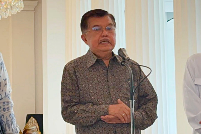 Wapres ke-10 dan ke-12 RI Jusuf Kalla usai bertemu Presiden Prabowo di Istana Merdeka, Jakarta, Kamis (11/6/2026). Foto: Zamachsyari/kumparan