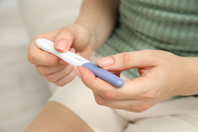 Ilustrasi perjalanan pasangan di program IVF. Foto: New Africa/Shutterstock