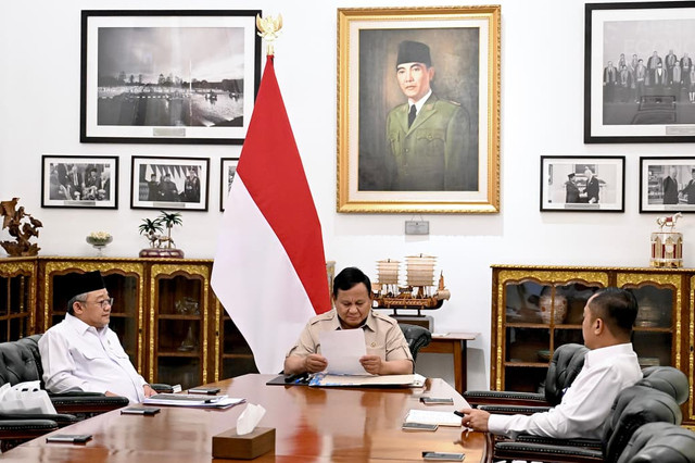 Presiden Prabowo Subianto menerima kunjungan Menteri Pendidikan Dasar dan Menengah (Mendikdasmen) Abdul Mu'ti di Istana Negara, Jakarta, Kamis (11/6/2026). Foto: Cahyo/Biro Pers Sekretariat Presiden