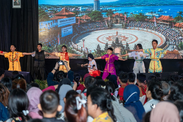 Menteri Sosial Saifullah Yusuf atau Gus Ipul melakukan kunjungan dalam rangka Open House di Sekolah Rakyat Menengah Pertama (SRMP) 21 Manado, Sulawesi Utara, Kamis (11/6/2026). Foto: Biro Humas Kemensos/Faqih Barelvi