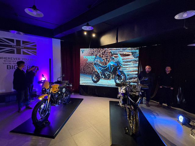Triump Scrambler 400 XC dan Triumph Tiger 900 Alpine. Foto: Fitra Andrianto/kumparan