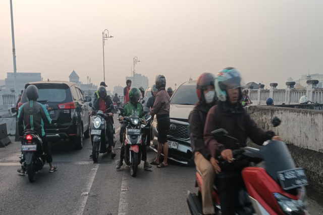 Kecelakaan di Jembatan Ciliwung Kalibata, Jaksel, Jumat (12/6). Dok. X/@TMCPoldaMetro