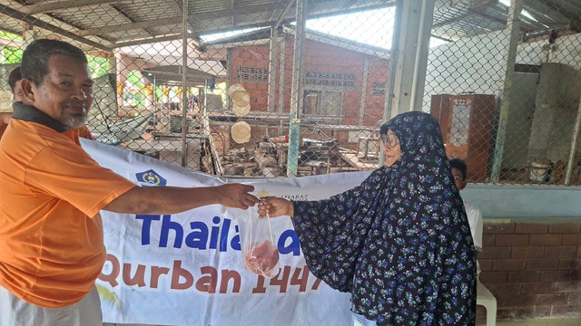 Amanah Qurban masyarakat Indonesia sampai ke masyarakat muslim dhuafa di pelosok Thailand (Sumber: DT Peduli)