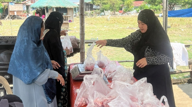 Pembagian Daging Qurban yang dilaksanakan di Brgy Hall Pasong Kawayan 1, General Trias, Cavite City, Filipina (Sumber: DT Peduli)