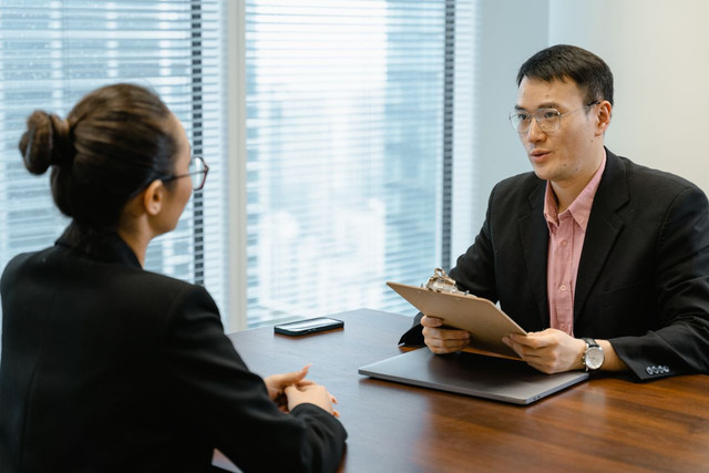 Ilustrasi memahami jawaban jika ditanya gaji saat interview kerja. Foto: Pexels