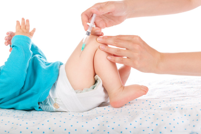 Ilustrasi bayi baru lahir dapat Vitamin K. Foto: Eskymaks/Shutterstock