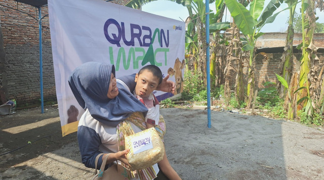 DT Peduli Jateng Berbagi Qurban untuk Komunitas Difabel, Lansia dan Warga Dhuafa di Rowosari (Sumber: DT Peduli)