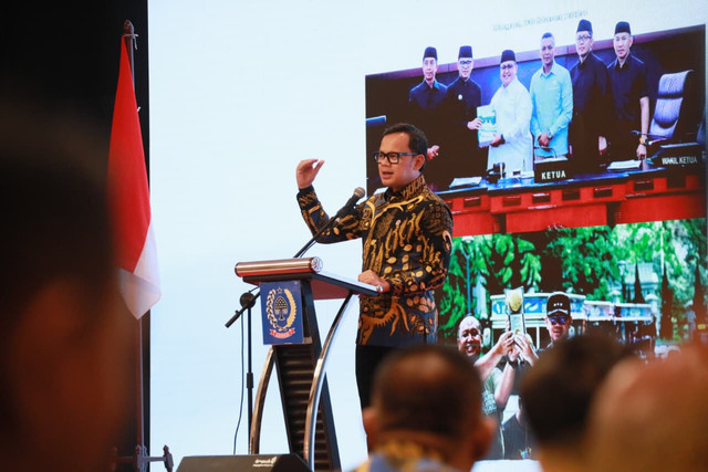 Wamendagri Bima Arya dorong Sekretariat DPRD jadi jembatan komunikasi guna jaga keharmonisan sinergi eksekutif, legislatif, dan Forkopimda, Jumat (12/6/2026). Foto: Dok. Kemendagri
