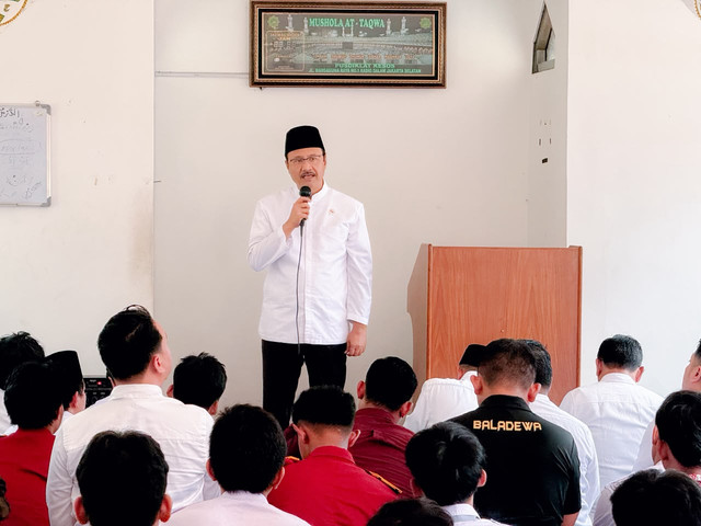 Mensos Gus Ipul motivasi siswa Sekolah Rakyat agar manfaatkan kesempatan emas belajar dengan lingkungan berkualitas bagi masa depan, Jumat (12/6/2026). Foto: Dok. Kemensos