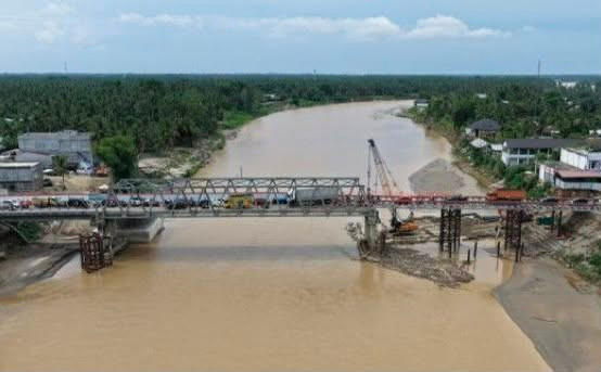 Pembangunan Jembatan Krueng Tingkeum di Kecamatan Kutablang, Kabupaten Bireuen, Aceh. Foto: Dok. Satgas PRR