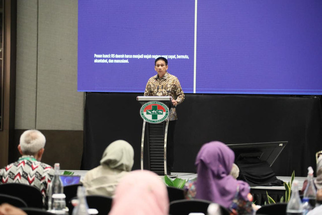 Wamendagri Akhmad Wiyagus dorong RSD lakukan transformasi tata kelola dan pelayanan untuk hadirkan layanan kesehatan unggul, Jumat (12/6/2026). Foto: Kemendagri RI