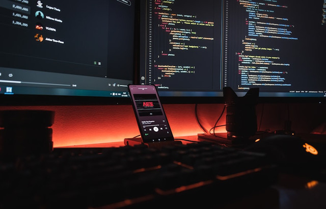 ilustrasi Jelaskan fungsi variabel dalam program mengevaluasi alur program sederhana. Unsplash/ffstop
