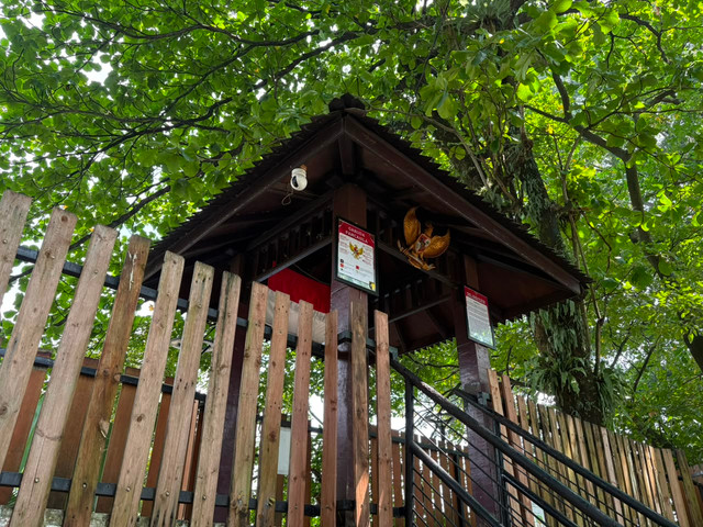 CCTV dalam kondisi tak berfungsi yang berada di area Taman Kaulinan, Lapangan Sempur, Kota Bogor pada Sabtu (13/6/2026). Foto: Ryan Iqbal/kumparan