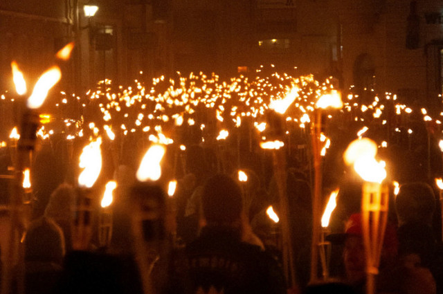 Ilustrasi Pawai Obor 2026 Tanggal Berapa?, Unsplash/Hert Niks