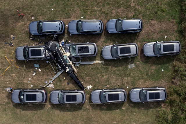 Foto udara menunjukkan lokasi kecelakaan helikopter di Recreio dos Bandeirantes, Rio de Janeiro, Brasil, Minggu (14/6/2026).
Foto: Tercio Teixeira/AFP