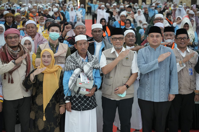 Menhaj Gus Irfan menghadiri Evaluasi Layanan Embarkasi dan Debarkasi Ujung Pandang (UPG) serta Pembinaan ASN Kementerian Haji dan Umrah di Makassar, Sulawesi Selatan. Foto: Dok. MCH 2026