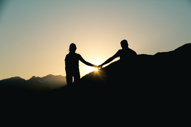 Ilustrasi Cara membujuk pacar yang marah. Foto: Unsplash/Maxim Medvedev