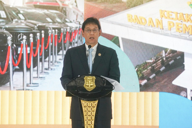 Menkeu Purbaya memberika paparan saat penyerahan hasil lelang barang rampasan negara senilai Rp1.029.874.376.628 kepada Kementerian Keuangan dalam acara yang digelar di Badan Pemulihan Aset (BPA), Jakarta, Senin (15/6/2026). Foto: Iqbal Firdaus/kumparan