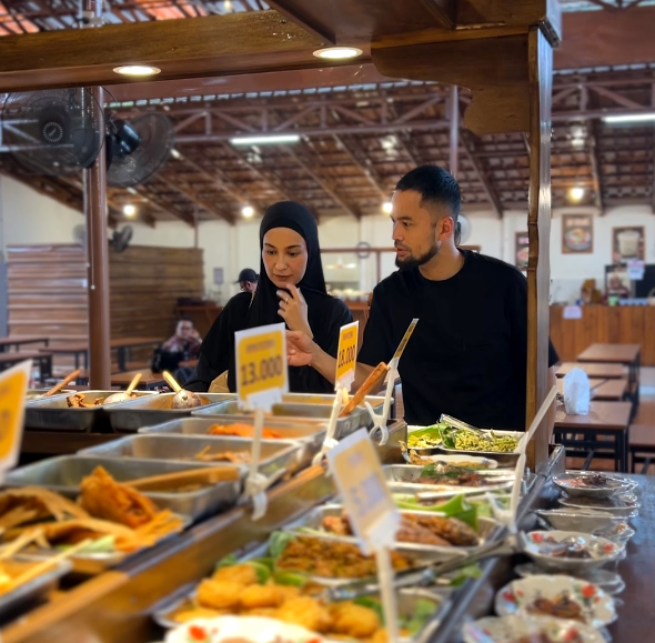 Teuku Wisnu buka rumah makan Rindu Ndeso. Foto: Dok. Istimewa