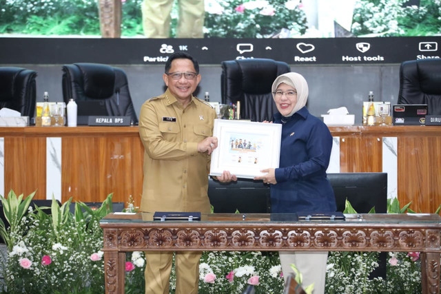 Mendagri Tito dan Kepala BPS teken SEB untuk dukung Sensus Ekonomi 2026. Kepala daerah diminta proaktif bantu kelancaran pendataan, Senin (15/6/2026). Foto: Dok. Kemendagri