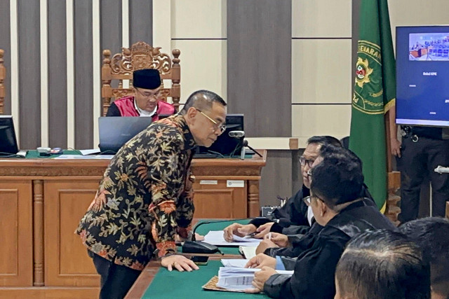 Eks Bupati Pati Sudewo menjalani sidang di Pengadilan Tipikor Semarang. Foto: Intan Alliva/kumparan