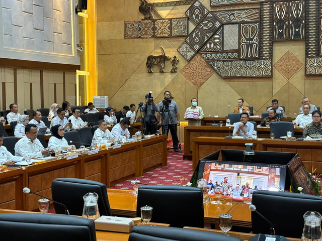 Suasana rapat Komisi IX DPR dengan Badan Gizi Nasional di Kompleks Parlemen, Senayan, Jakarta, Senin (15/6). Foto: Nasywa Athifah/kumparan