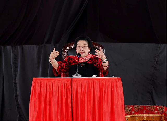 Ketua Umum PDIP, Prof. Dr. (H.C.) Megawati Soekarnoputri, saat meresmikan renovasi Istana Gebang yang terletak di Jl. Sultan Agung No.59, Sananwetan, Kecamatan Sananwetan, Kota Blitar, Jawa Timur, Senin (15/6/2026). Foto: Dok. PDIP