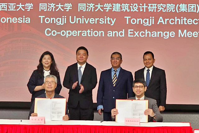 UI dan Tongji University (TU) menandatangani letter of intent (Lol) untuk menjajaki pendirian Institut Penelitian Desain Arsitektur Tongji-UI yang akan menjadi pusat penelitian dan inovasi arsitektur di Asia Tenggara pada Senin (15/6/2026). Foto: Dok. Humas UI