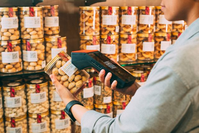 Ilustrasi PLU ori akan muncul secara otomatis jika personil toko melakukan apa. Foto: Pexels.com/iMin Technology