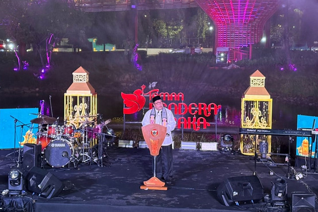 Wakil Gubernur DKI Jakarta Rano Karno memberikan sambutan pada Kegiatan Festival Nyebrang Tahun 1 Muharram 1448 H di Taman Bendera Pusaka, Kebayoran Baru, Jakarta Selatan, Senin (15/6/2026). Foto: Jeni Ritanti/kumparan
