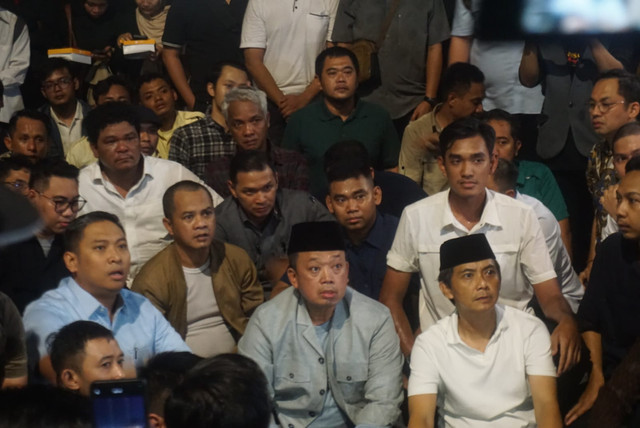 Ratusan mahasiswa menggeruduk acara diskusi di Joglo Gelanggang Inovasi dan Kreativitas (GIK) Universitas Gadjah Mada (UGM). Foto: Dok. Istimewa