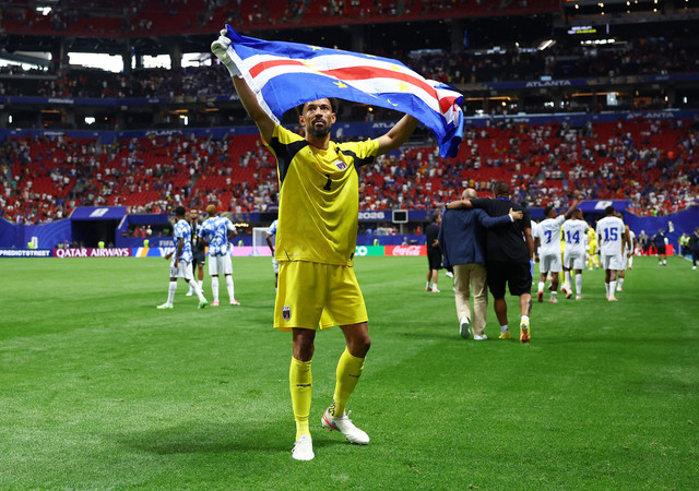Vozinha dari Tanjung Verde merayakan kemenangan setelah pertandingan Grup H Piala Dunia FIFA 2026 antara Spanyol vs Tanjung Verde di Stadion Atlanta, Atlanta, Georgia, AS, Senin (15/6/2026). Foto: Siphiwe Sibeko/REUTERS