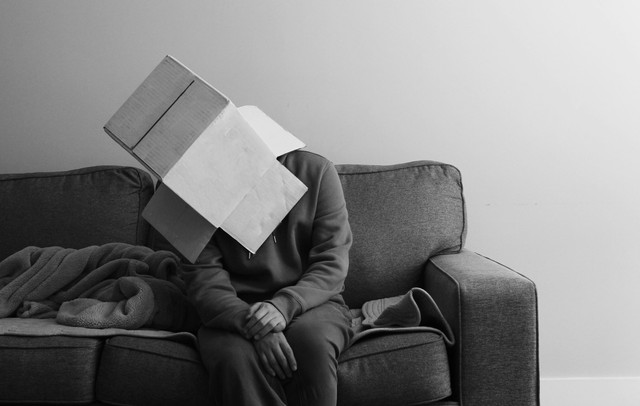 Ilustrasi overthinking dan kecemasan. Foto Unsplash.
