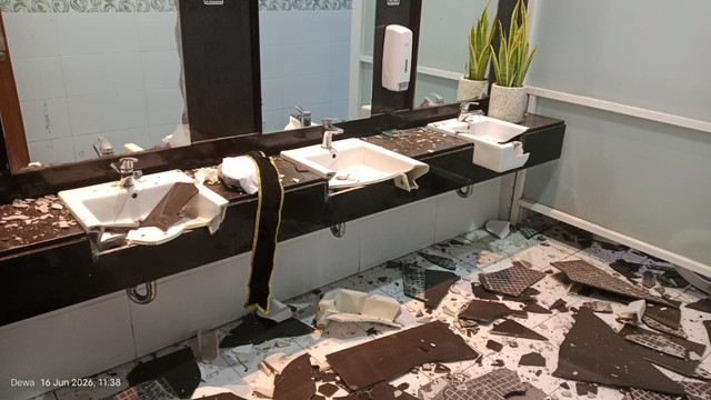 Kondisi Hotel Santika usai diguncang gempa di Kabupaten Palu, Selasa (16/6/2026). Foto: Dok. Istimewa