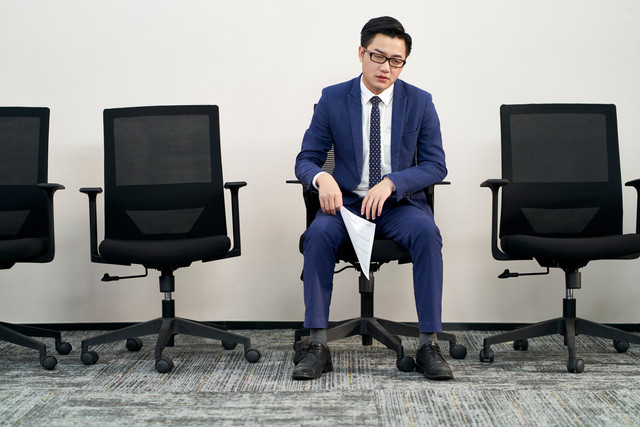 Ilustrasi PHK di Singapura. Foto: imtmphoto/Shutterstock