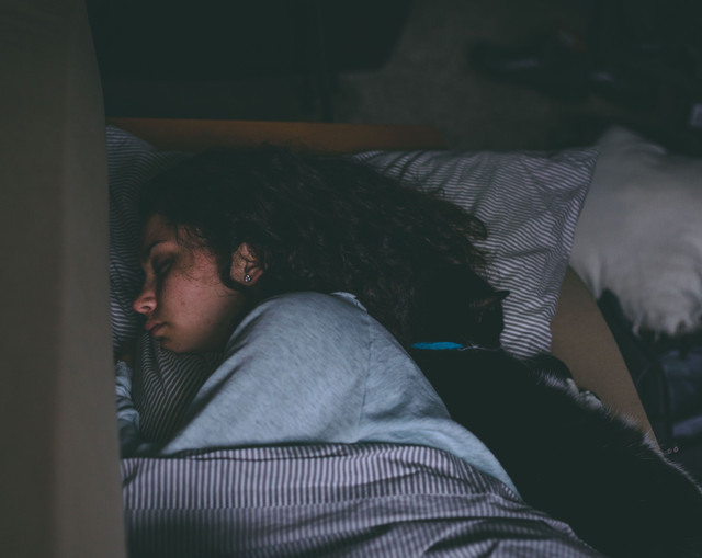 Seseorang sedang tertidur foto by Pexeles