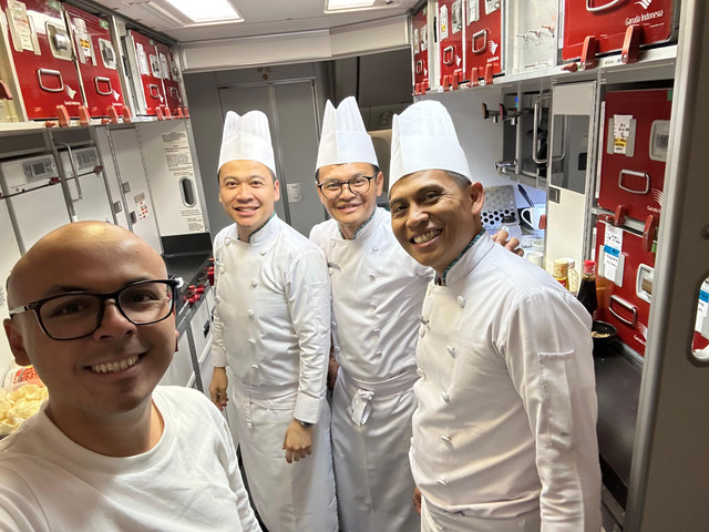 Saya bersama Chef on board. Foto: Dok. Istimewa