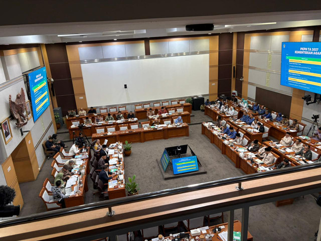 Rapat kerja Komisi VIII DPR dengan Menag Nasaruddin Umar, Mensos Saifullah Yusuf, MenPPPA Arifah Fauzi, Menhaj Irfan Yusuf di Kompleks Parlemen, Senayan, Jakarta, Rabu (17/6/2026). Foto: Nasywa Athifah/kumparan