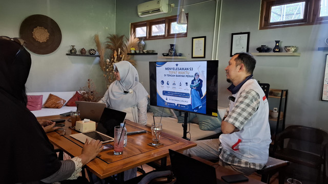 Sharing lulus ontime dari kolega di S3 IPB, foto : dokumen pribadi Jokosegara