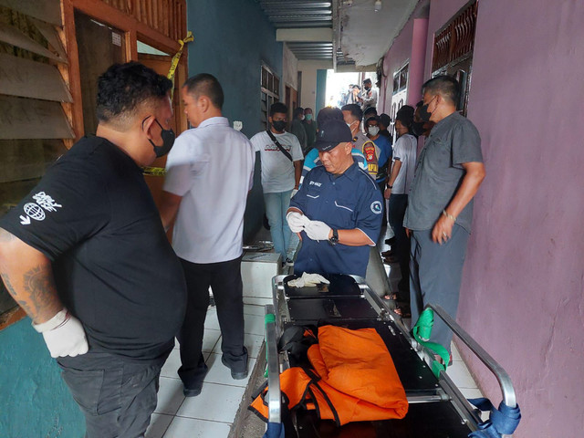 Penemuan mayat di dekat terminal Pinang Ranti. Foto: Dok. Istimewa